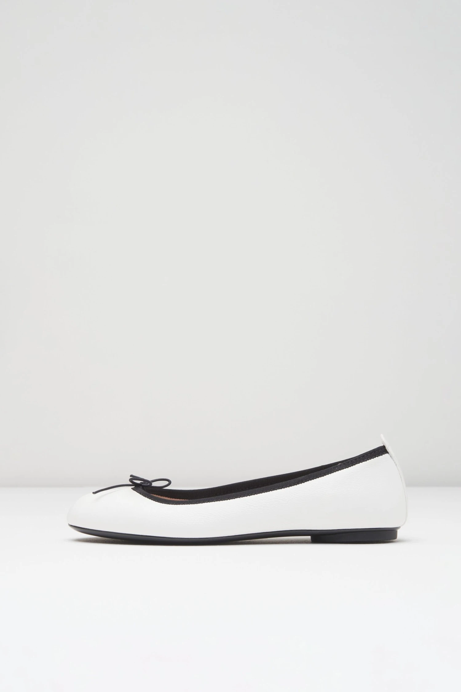 Brand new ๐คฉ BLOCHSTORE-US Ladies Nashira Ballet Flats Bianco Leather ๐ฏ 1 Brand new ๐คฉ BLOCHSTORE-US Ladies Nashira Ballet Flats Bianco Leather ๐ฏ